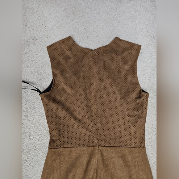 Dress - Picture 5 of 5